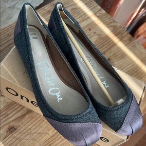 Toms Black and Gray Flats
